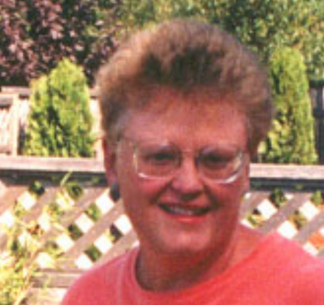 ../Images/Diana in Garden 1998.jpg